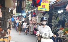 Hà Nội: Đường Phan Văn Trường đang bị chiếm dụng bởi ‘thiên đường mua sắm’ giới trẻ
