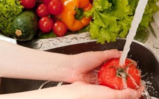 Những cách đơn giản loại bỏ thuốc trừ sâu khỏi rau củ quả