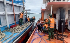Chìm tàu cá trên biển, 11 ngư dân được Bộ đội biên phòng cứu