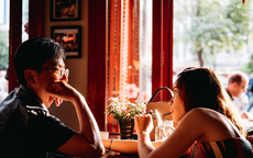 Vì sao trong mắt đàn ông phụ nữ thông minh lại kém hấp dẫn?