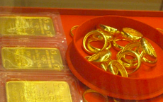 Giá vàng hôm nay 25/11: Vượt đỉnh cao lịch sử, người mua vàng nhẫn lãi đậm