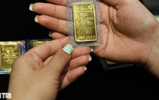 Người mua vàng lỗ hơn 2 triệu đồng/lượng trong ngày giá lập đỉnh lịch sử