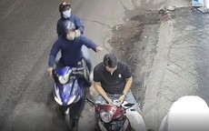 Người đàn ông bị giật dây chuyền khi đang ngồi bấm điện thoại trên xe máy