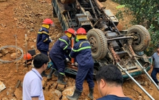 Cứu thành công 1 nạn nhân bị kẹt trong vụ lật xe tải ở Bắc Kạn