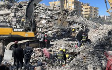 Công an Việt Nam đưa thêm 4 nạn nhân ra khỏi đống đổ nát do động đất ở Thổ Nhĩ Kỳ