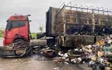 Ôtô tải và xe container cháy trơ khung khi đỗ trước cây xăng