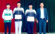 Trên đường đến trường, 3 học sinh Quảng Ninh nhặt được 10 triệu đồng đánh rơi 