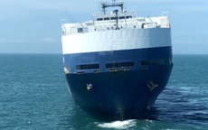 Cháy tàu nước ngoài chở hơn 4.500 ô tô ở ngoài khơi Vũng Tàu