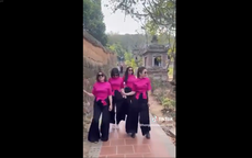 Ngao ngán cảnh nhóm phụ nữ nhảy nhót phản cảm tại ngôi chùa nổi tiếng, công an vào cuộc