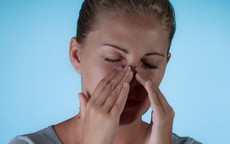 Mát xa xoang vùng mặt giảm ngạt mũi, khó thở do viêm xoang