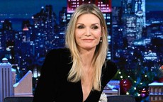 Bí quyết trẻ đẹp bất chấp tuổi 65 của Michelle Pfeiffer