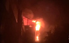Hà Nội: Cháy dữ dội ở một nhà dân lúc nửa đêm ở quận trung tâm