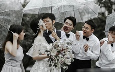 'Chiến lược' để cô dâu không 'rớt nước mắt' vì đám cưới gặp mưa
