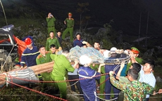 Video: Nạn nhân rơi hố sâu 56m ở Mã Pì Lèng được cứu thoát sau 10 giờ mắc kẹt