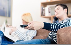 Có một kiểu hôn nhân lạ mà quen: "Trước mặt hàng xóm là vợ chồng tốt, nhưng ban đêm lại là hàng xóm tốt"