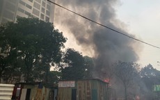 Cháy dãy nhà tạm cạnh khu ký túc xá sinh viên Pháp Vân - Tứ Hiệp