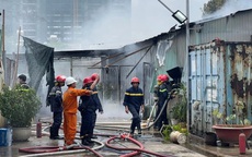 Xưởng bánh kẹo ở TP Thủ Đức cháy ngùn ngụt sau nhiều tiếng nổ lớn