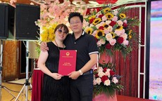 Vợ NSND Quốc Hưng hạnh phúc khi chồng lên chức Phó Giám đốc Học viện Âm nhạc