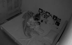 Video: Phẫn nộ cảnh người phụ nữ "hành hạ" bé sơ sinh lúc nửa đêm