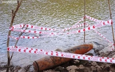 Nước hồ thuỷ lợi xuống thấp, phát lộ quả bom hơn 200kg ở Thừa Thiên - Huế