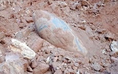 Yên Bái: Múc đất hạ taluy phát hiện quả bom Mỹ nặng 340kg   