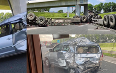 Va chạm giao thông khiến ô tô con biến dạng, xe đầu kéo ngửa bụng