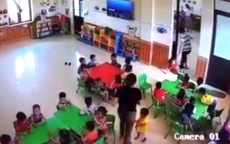 Cháu bé 3 tuổi tại Ninh Bình bị cô giáo tát, kéo lê khỏi lớp: Hành vi phản cảm, vi phạm pháp luật