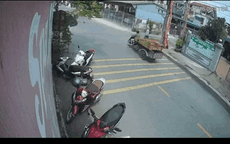 Video: Nghi do ghen tuông, người đàn ông lái ô tô tông thẳng vào đôi nam nữ đi xe máy