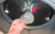 Công tắc ẩn trên máy giặt giúp bạn vệ sinh máy giặt dễ dàng hơn