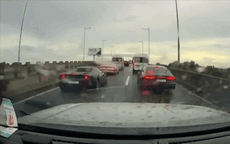 Video: Siêu xe Ferrari chạy kiểu "khôn lỏi" suýt gây họa cho xe phía sau
