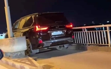 Tài xế xe Lexus 570 cố tình đi sai làn trên cầu Bến Thủy 1