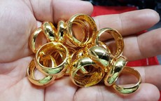 Giá vàng hôm nay 30/7: Vàng nhẫn tròn trơn rẻ hơn SJC 10 triệu đồng/lượng
