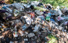 Hà Nội: Người dân khố khổ vì con ngõ ngập trong rác thải