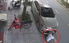 VIDEO: Cụ ông 74 tuổi ngồi hóng gió trước cửa nhà bị ô tô đâm trúng tử vong