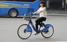 Người Hà Nội hào hứng trải nghiệm xe đạp công cộng