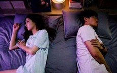 Cặp vợ chồng hạnh phúc nhưng ngủ riêng vì nhận ra giường chỉ phù hợp làm 'chuyện ấy'