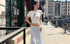 Outfit mùa thu của Jennie toàn đồ trắng đen nhưng biến hóa được theo 3 style