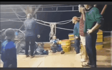 Video: Phẫn nộ hình ảnh nhóm ngư dân bị hành hung dã man trên tàu cá