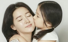 Con gái minh tinh Lee Young Ae: Xinh đẹp như mẹ, có tố chất nghệ thuật