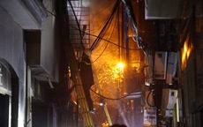 Nạn nhân vụ cháy chung cư mini ở Hà Nội kể lại ‘thoát cửa tử’ sau 4 tiếng chiến đấu với lửa