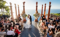 Quen nhau qua mạng, cặp đôi có cái kết như mơ với "đám cưới giữa đại dương"