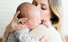 Trẻ sơ sinh tắc ruột do phân su
