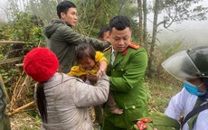 Lời kể của Thượng úy công an xã tìm thấy bé 2 tuổi bị lạc 31 giờ trong rừng rậm biên giới