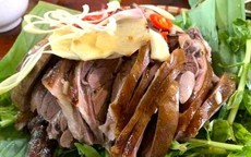 Ăn thịt chó bị đánh bả, 8 người phải nhập viện