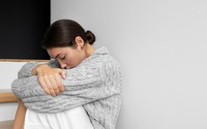 Ly hôn 5 năm, tôi sửng sốt khi bố chồng cũ gọi điện, bảo tôi về nhận một mảnh đất thừa kế