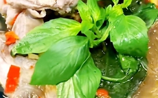 Món 'miến sườn húng quế' đang gây bão trong giới trẻ có gì đặc biệt?