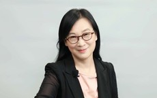 Học tiến sĩ ở nước ngoài, giáo sư bị vạch trần dùng bằng giả, phải xin từ chức
