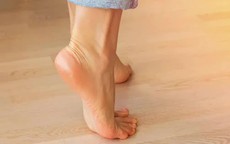 Đi bộ nhón chân có làm tăng chiều cao?