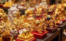 Chưa đến ngày Vía Thần tài mà tiệm vàng đã đông nghịt khách: Mua vàng thế nào để tài lộc, may mắn cả năm?