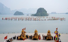 Cận cảnh hơn 200 thuyền lớn, nhỏ thực hiện nghi thức rước nước khai xuân Giáp Thìn tại chùa Tam Chúc
